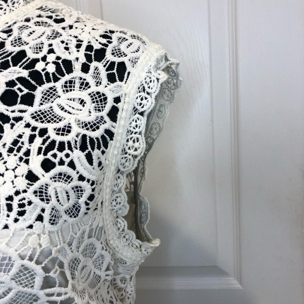 Nanette Lepore cream crocheted sleeveless top size large - Picture 3 of 16